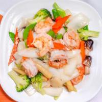 Chow Her Kew · Jumbo shrimp sautéed with assorted Chinese vegetables in a light sauce