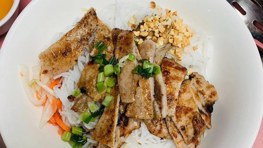 Bun Thit Nuong · Grilled pork filet, cucumber and bean sprout.