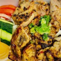 Com Ga Nuong Xa · Grilled chicken with lemongrass, cucumber and tomatoes.