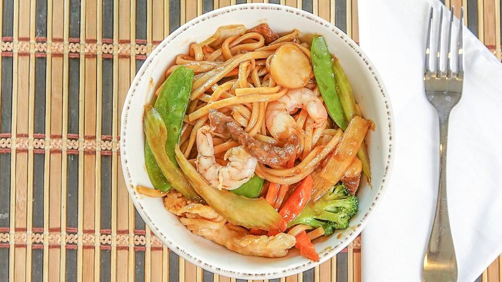 Lo Mein · Thick Wheat noodles made with House Brown sauce and mixed vegetables,
Pictured: Combination (Full Size)