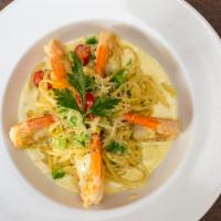 Ensalada Clásica · Shrimp. Classic Caesar salad.