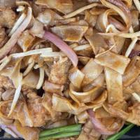 河粉 Chow Fun · Rice noodle with choice of combination of shrimp, beef, and chicken or only shrimp with onio...