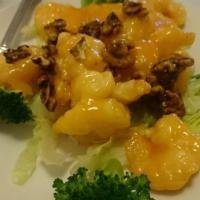 合桃虾Honey Walnut Prawns · Fresh tempura shrimp wok-tossed in a house honey sauce and topped with glazed walnuts.