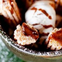 Churros · con chocolate y vanilla ice cream