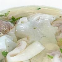 Wonton Soup · 雞湯餛飩 Wonton in chicken soup, 10 pieces.