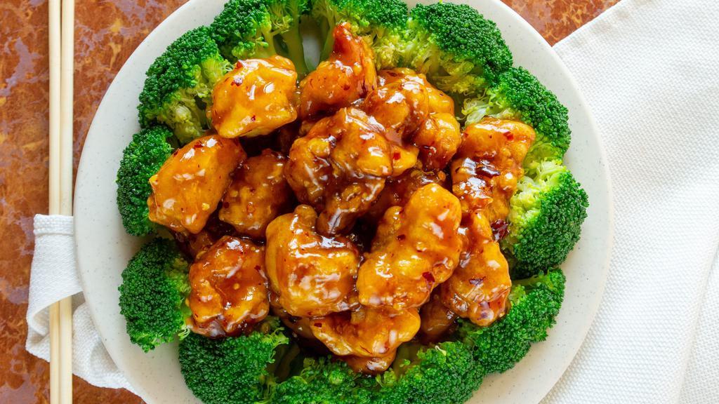 General Tso'S Chicken 左宗 鸡 · Spicy. The general Tso's favorite dish with tender chunks of chicken in chili sauce with steamed broccoli.