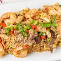 Chaufa 3 Sabores · Chicken, beef and shrimp fried rice with eggs and scallion.