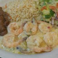Camarones A La Crema · Large shrimp sautéed in creamy mushroom sauce accompanied with rice, refried beans and salad.