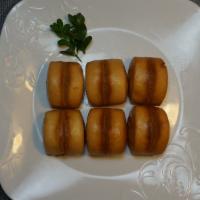 D8 Golden Bun · 6 pcs golden fried buns with creamy sweet sauce.