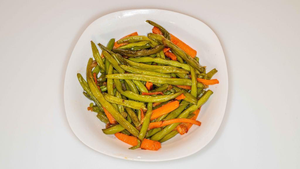 Green Beans N Carrots - Fossolia (ፎሦሊያ) · beans, carrots, and bell peppers with onion, garlic paste, celeries and Ethiopian spices