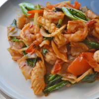 Drunken Noodle · Flat rice noodles with tomatoes, red bell pepper, green bell pepper, onion, fresh basil and ...