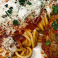 L-Spaghetti · Spaghetti with a meatball or sausage