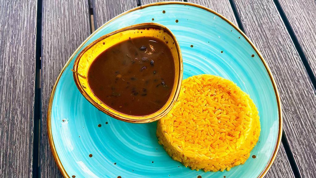 Yellow Rice With Black Beans (Arroz Con Habichuelas) · 