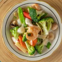 House Special Seafood · With white rice . Jumbo shrimp, scallops, and crab meat, with mixed vegetables in a light de...