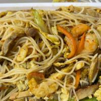 Singapore Style Noodles · Chicken, shrimp and pork with curry sauce. Spicy