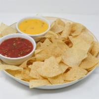Chips Queso & Salsa · 