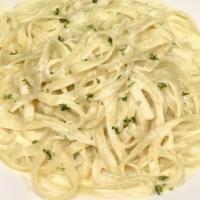 Pasta With Alfredo Sauce · 