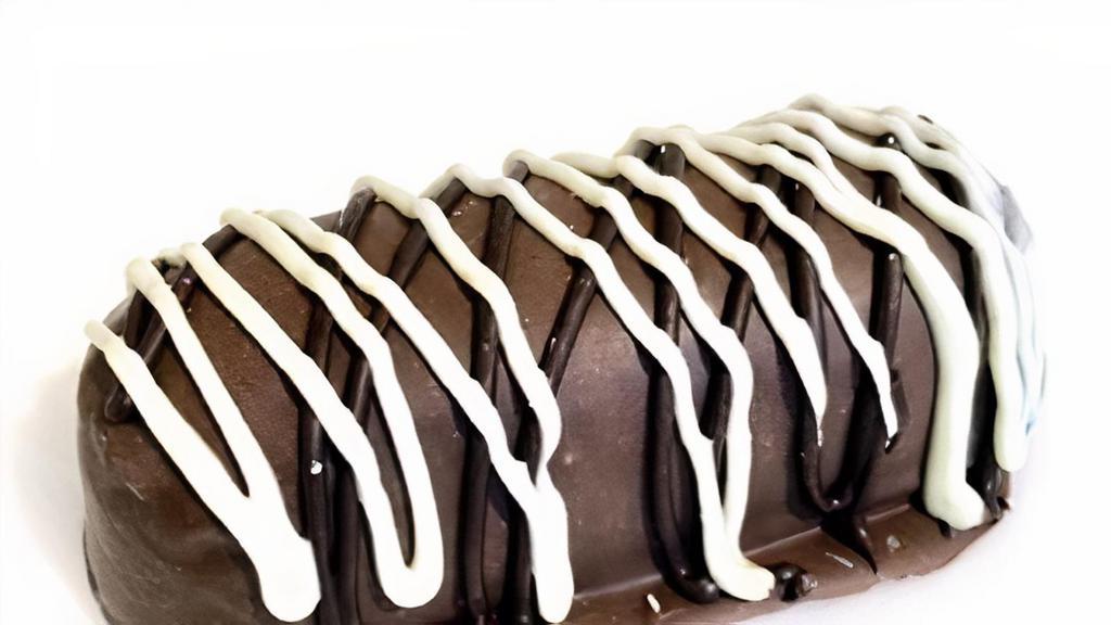 Chocolate Covered Twinkie 3Oz (1Pc), Item (4116) · Yes, 1 real Hostess Twinkie dunked in our rich milk chocolate then striped with our dark and white Kilwins chocolates.