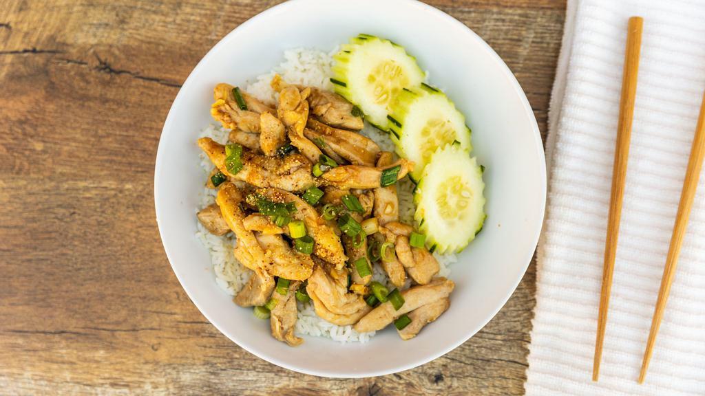 Kow Gai Gratiem Prik Thai · Stir-fried garlic chicken over rice