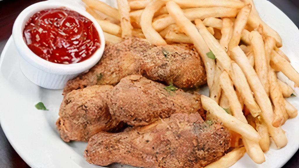 Kids Wing Basket · 3 chicken wings and French fries