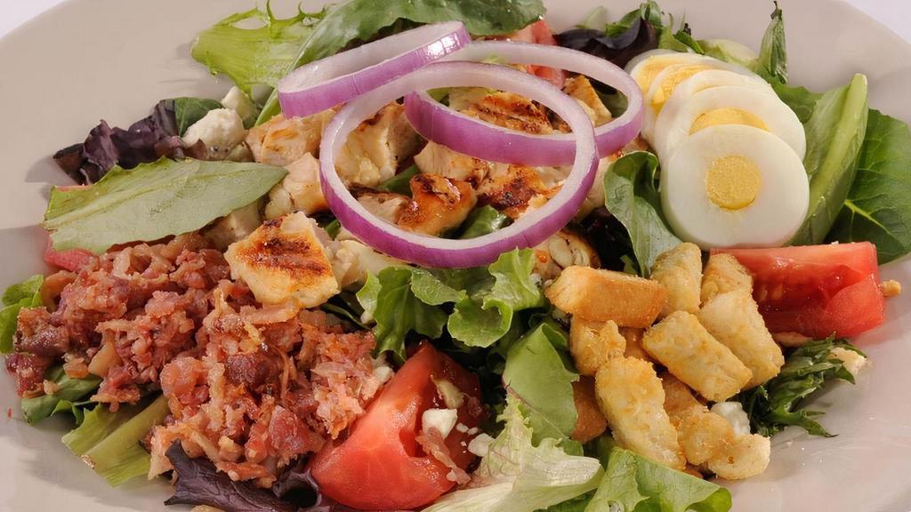 Sam'S Cobb Salad · Grilled chicken, iceberg & romaine lettuce, bacon, egg, Roma tomato, red onion, mozzarella cheese and croutons.