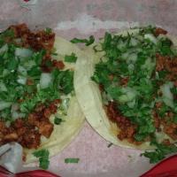 Tacos De Chorizo / Chorizo Tacos · Se sirven con cebolla y cilantro o lechuga, tomate y queso. / Served with onions, cilantro o...