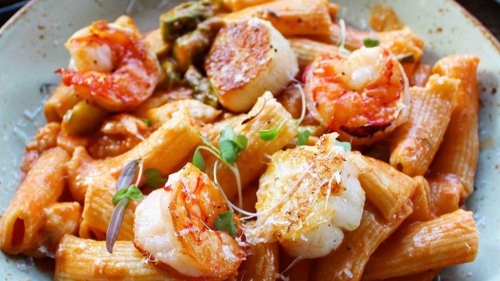 Seafood Asparagi · Rigatoni, Shrimp, Scallops, Jumbo Lump Crabmeat, Asparagus, Rosé Sauce