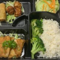 Bento Box D · Cumin Chicken
Vegetable Spring Roll
Fried Pork Shumai