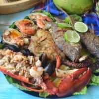 Bandeja El Puerto · fry hole Fish, Filet Tilapia , 1/2 Lobster, Pulpo,  Shrimps ,Mussels, Clams, Seafood Mix., S...