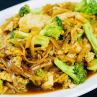 Pad See Ew Dinner · Sautéed rice noodles with your choice of meat, broccoli and egg in sweet brown sauce.