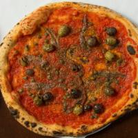 Romana · Tomato, oregano, capers, olives, anchovies.