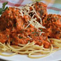 Spaghetti Bolognese · Spaghetti bolognese sauce with meatballs and mozzarella cheese.