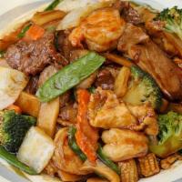 Happy Family · Chicken, shrimp, beef, Pork with mixed vegetable,sauteed in brown sauce. Served w.  white ri...