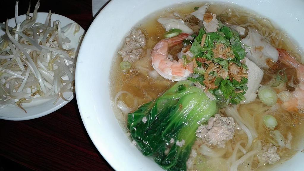 Hu Tieu  Tom Thit · Clear broth with egg or rice  noodles with shrimp and pork