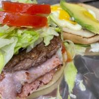 Hamburguesa / Hamburger · Doble carne, queso mozzarella, jamón, lechuga, tomate, aguacate, kétchup, mostaza, mayonesa,...