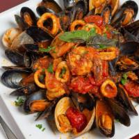 Linguine Mare Chiara · Jumbo shrimp, little neck clams, mussels and calamari in marinara. Served with salad and bre...