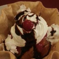 Deep Fried Ice Cream · Ice Cream,Whipped Cream,Chocolate and Straberry