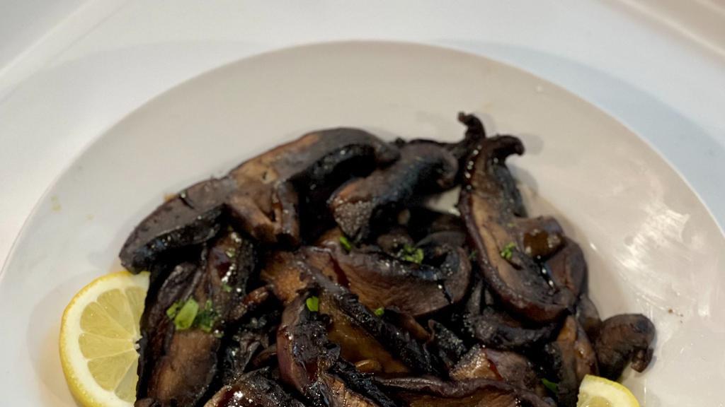 Portobello (V) · Grilled portobello mushroom marinated in XVOO, herbs