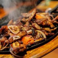 Dereke Tibs · Well done cubed lamb or beef cooked with onions,
jalapeno, and Ethiopian spices