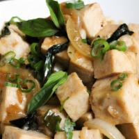Basil Tofu · Tofu tossed in brown chili sauce with bell peppers, green peppers and fresh basil leaves.