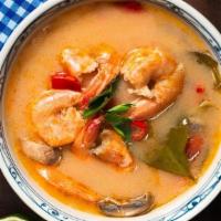 Sopa De Camarones / Shrimp Soup · Servida con arroz, jalapeño, limón y dos tortillas. / With rice, jalapeño, lemon and two tor...
