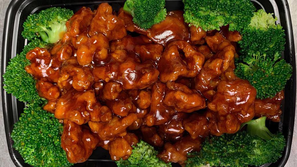 General Tso'S Chicken · Hot. Tender chunky chicken meat marinated and quickly fried till crispy, served over steamed broccoli.