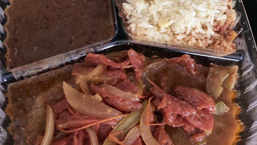 Bistec Salvadoreño · Thinly cut steak simmered in sauce of tomatoes, onions and bell peppers.
with rice, beans and salad
