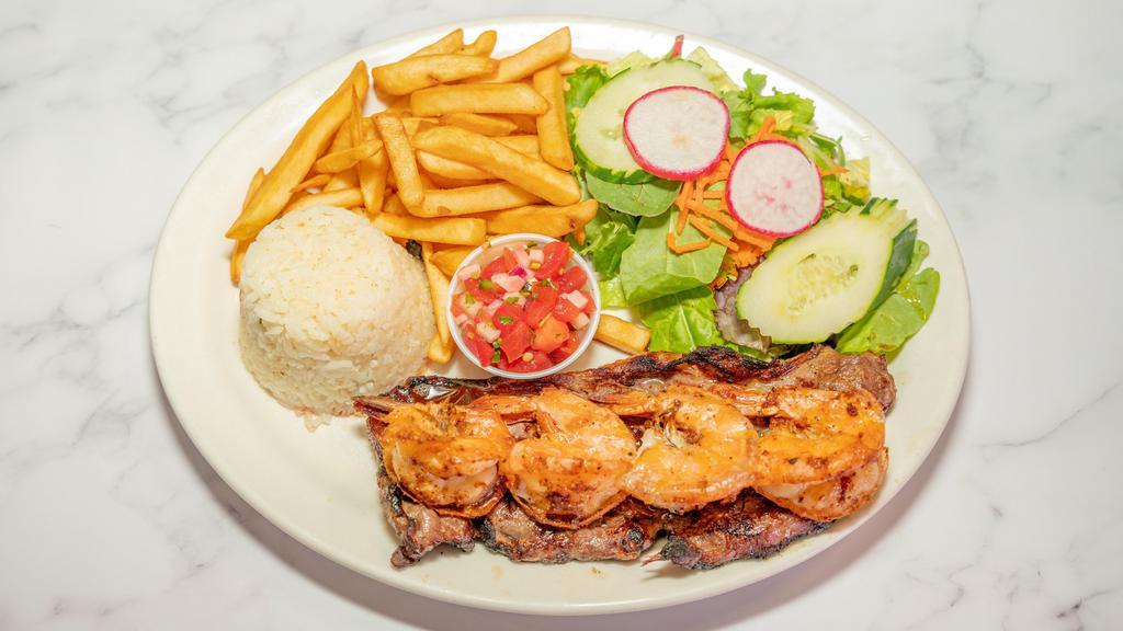 Super Mar Y Tierra · New York steak with grill prawns.