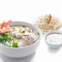 Hu Tieu Dai Nam Vang (Nuoc) · Nam vang style clear noodle soup pork, shrimp, pork heart, pork tougue and quail eggs,  gree...