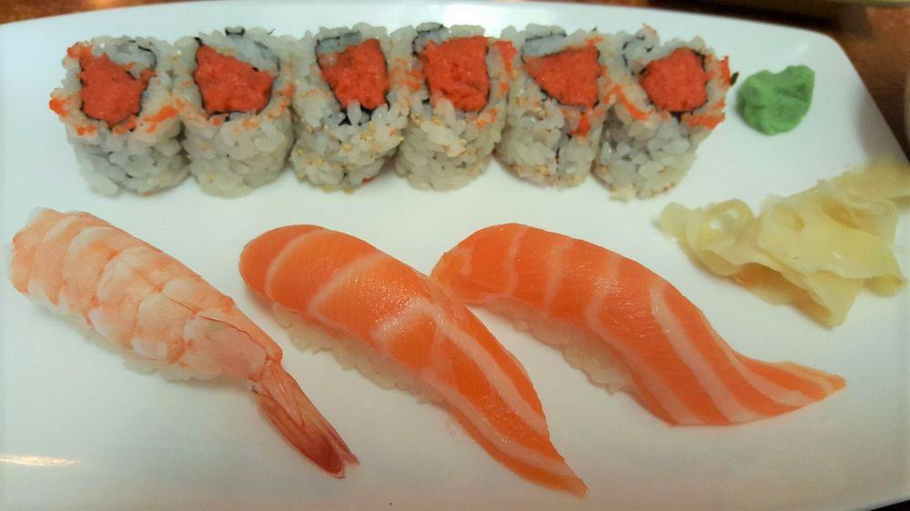 Salmon Combo · 4 pcs salmon sushi and salmon roll.