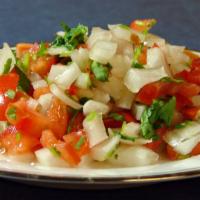 Salata · Onion, tomato, cucumber, cilantro.