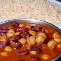 Lubia Nahkhood · Beans and chickpeas with
choice of rice or roti.