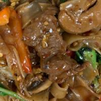 Phad Kee Mow · Flat rice noodles stir-fried with garlic, egg, Chinese broccoli, broccoli, mushroom, bell pe...