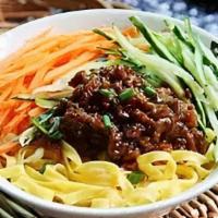 House Jajiang Dry Noodles 炸酱面 · (Minced Pork in Soybean Paste)